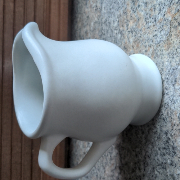 Pfaltzgraff Yorktowne Creamer Pitcher #24 Sauce Gravy Pourer USA 4 1/2” - Picture 3 of 7